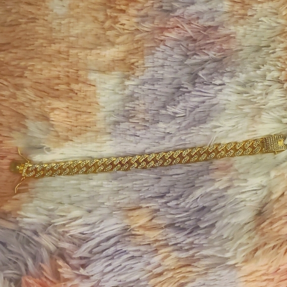 **SOLD** NWOT Rhinestone Cuban Link Bracelet - Picture 6 of 6